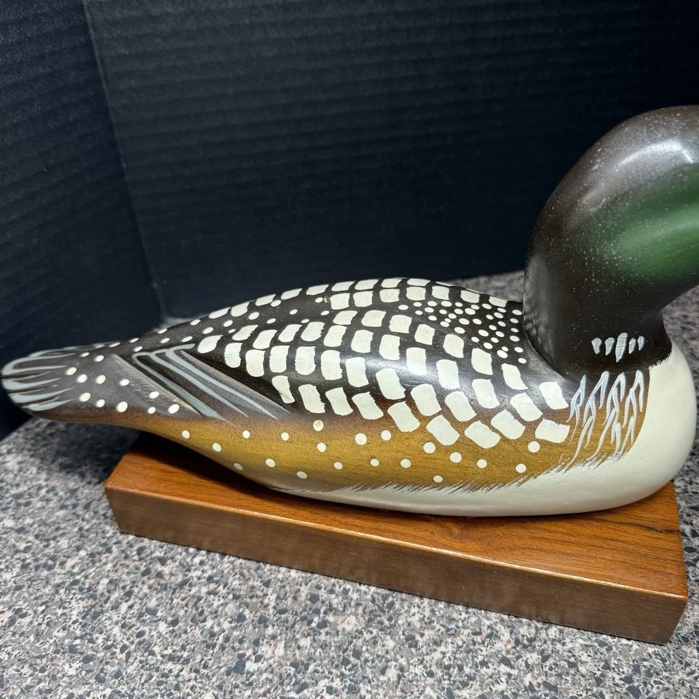 Common‎ Loon Minnesota State Bird Hand Painted Wood Duck Carving Commemorative